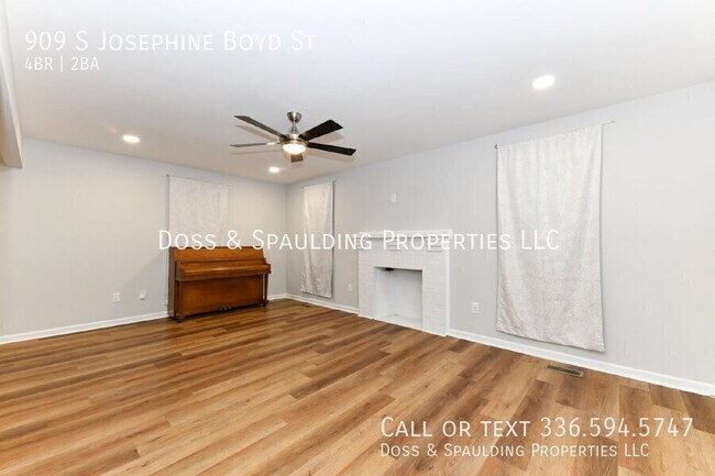 Foto del edificio - 909 S Josephine Boyd St