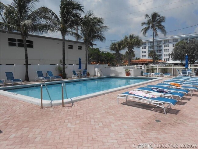 Foto del edificio - 4540 N Ocean Dr