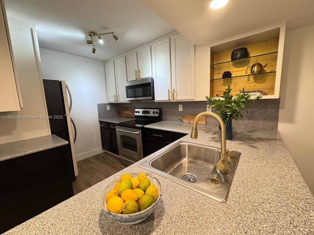 Foto principal - 4770 NW 102nd Ave