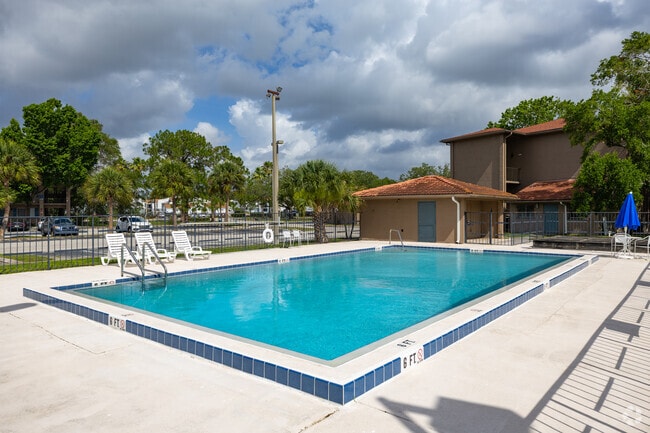 Second Pool - Waterview Crossing Apartments