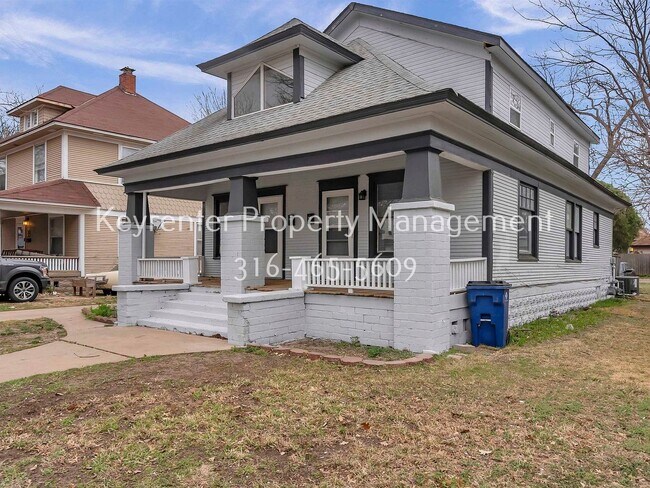 Foto del edificio - Charming 2 bedroom 1 bath Craftsman Duplex