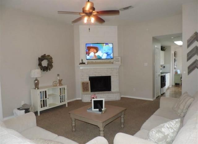 Building Photo - 1102 Sage Brush Tr