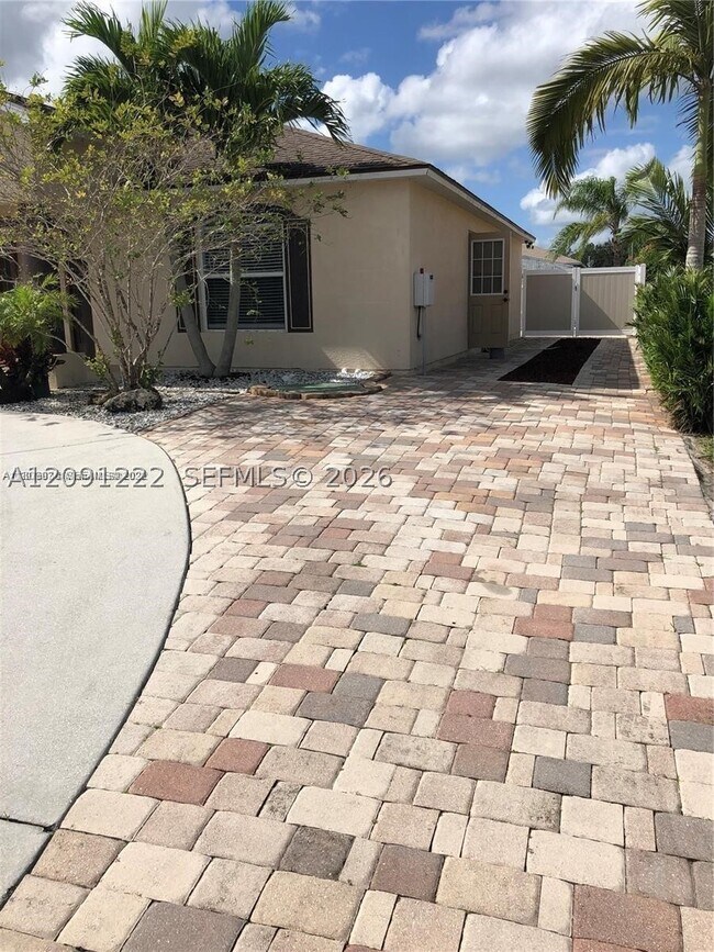 Foto del edificio - 6456 NW Flair St