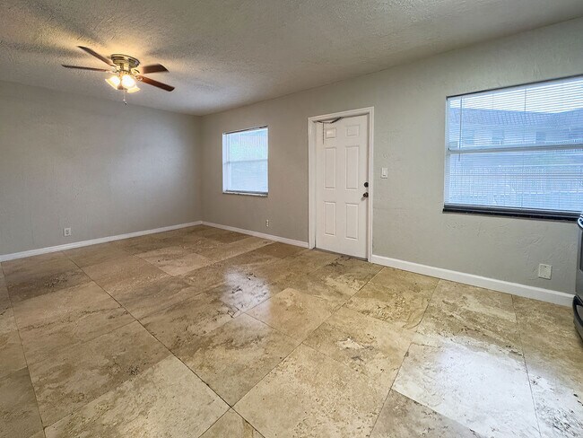 Foto del edificio - 1470 N Dixie Hwy