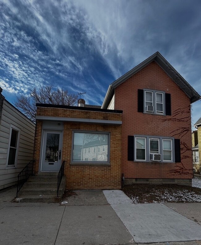 Building Photo - 2359 S Kinnickinnic Ave