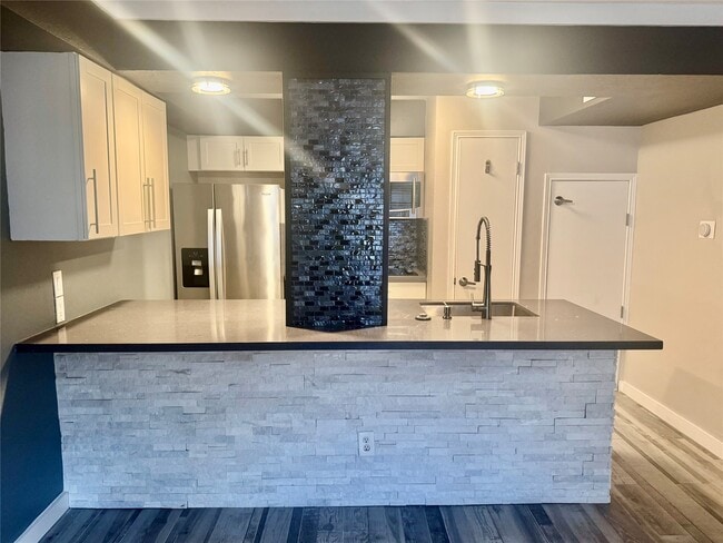Building Photo - 829 Wax Myrtle Ln
