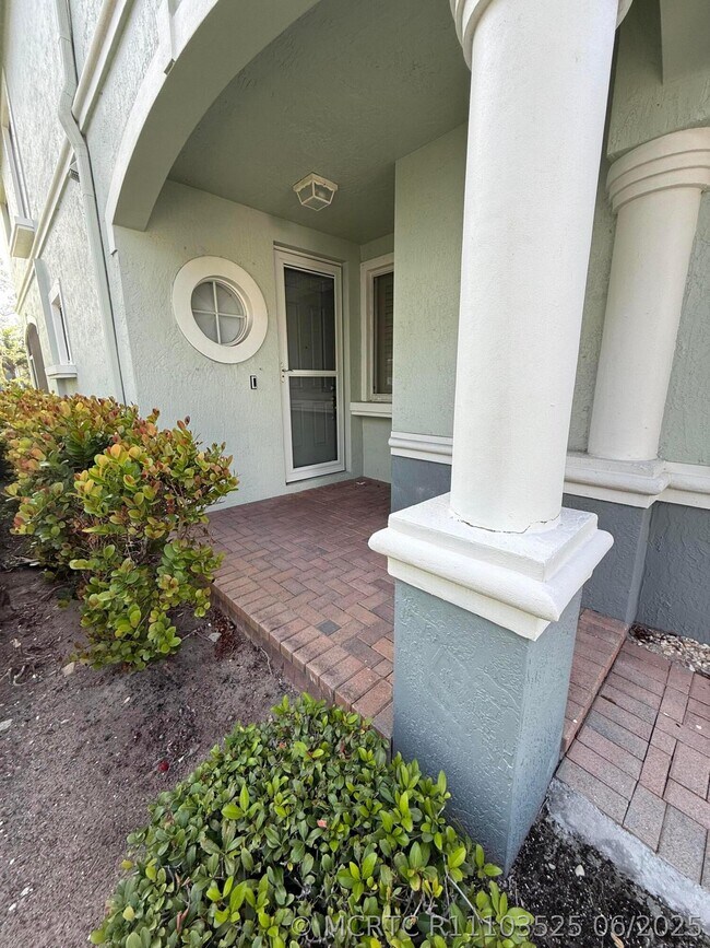 Foto del edificio - 2136 Oakmont Dr