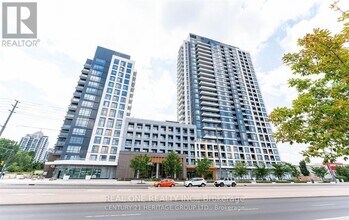 Building Photo - 7950-7950 Bathurst St