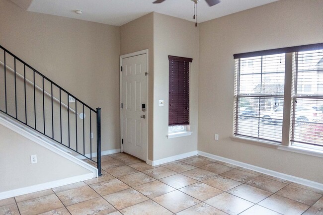 Building Photo - 2191 Del Carmel Way