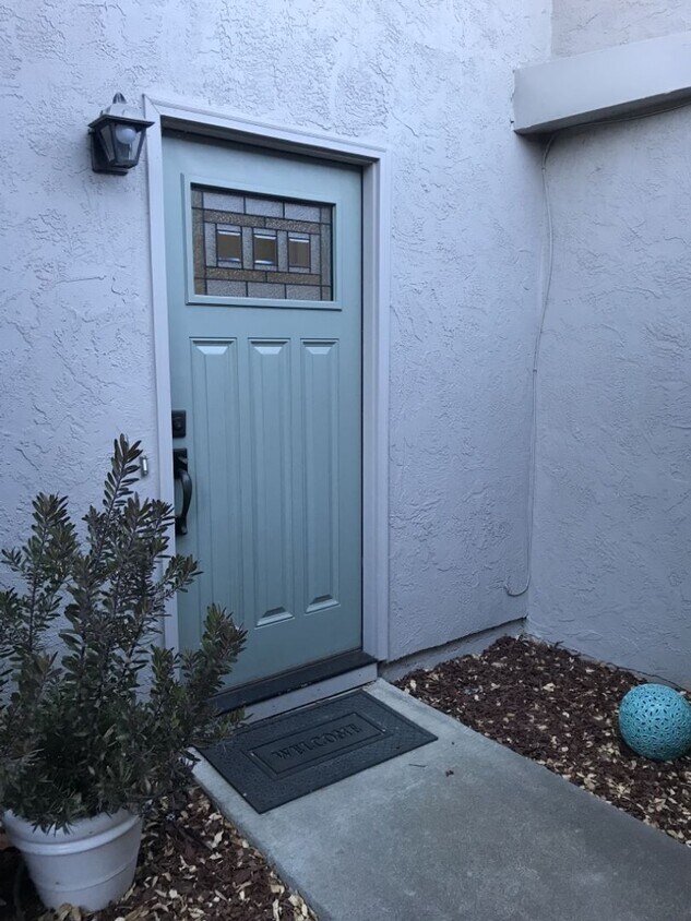 Foto principal - Beautiful Home in West Davis