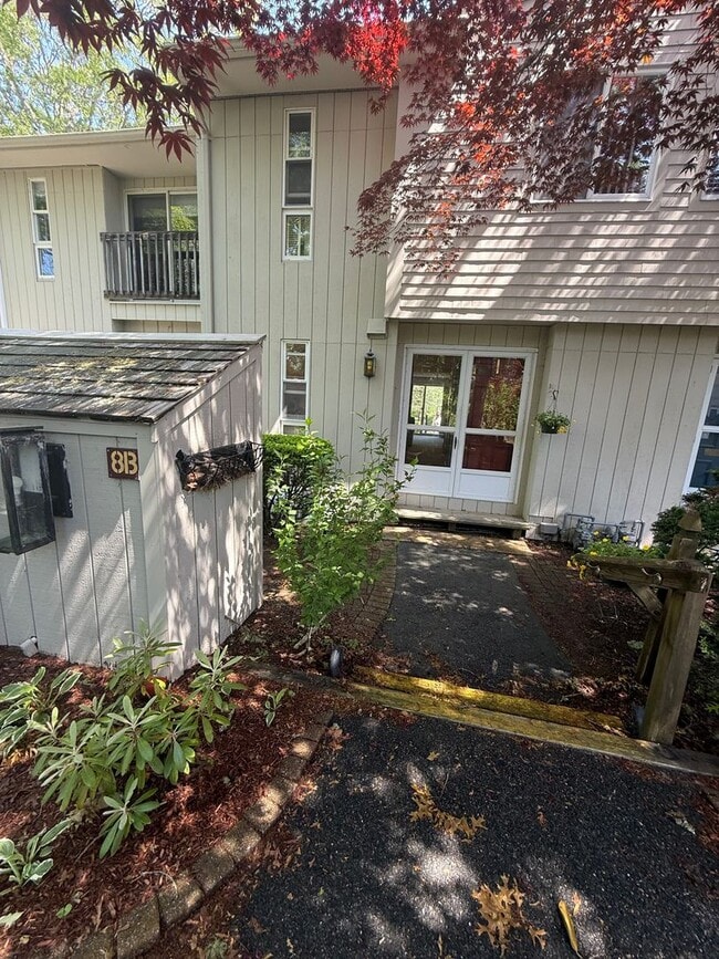 Building Photo - Furnished 2 bedroom, 2 and a half bathroom...