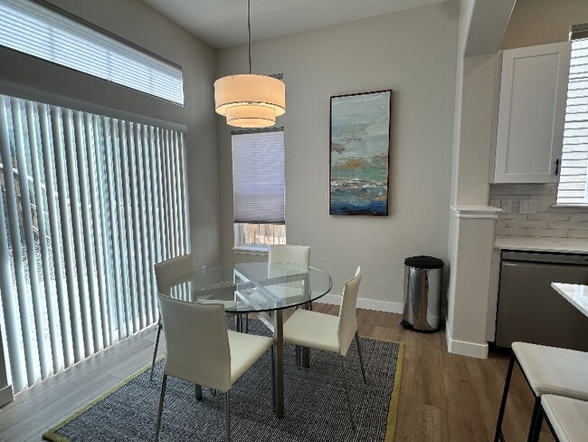 Foto del edificio - 10592 Pearlwood Cir