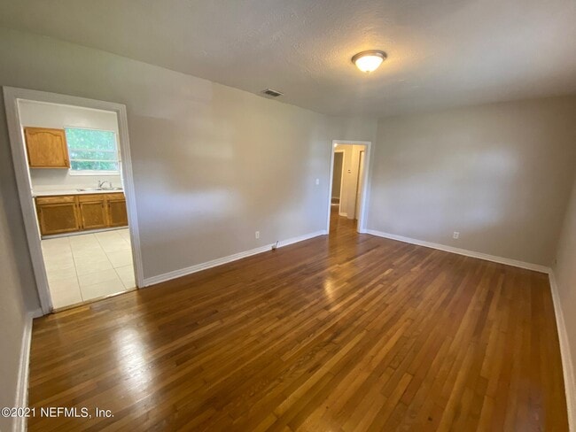 Foto del edificio - 563 Aiken Rd