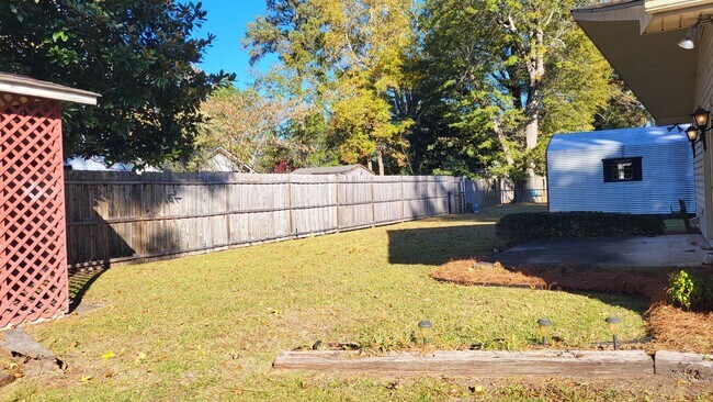 Foto del edificio - 3 Bedroom, 1 Bathroom Brick Ranch-Style Home