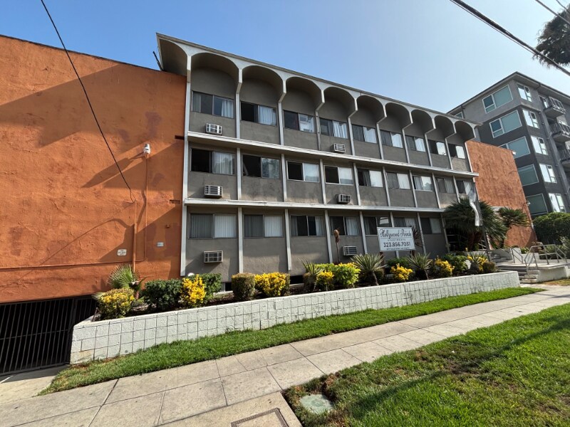 Foto principal - 6711 Yucca St