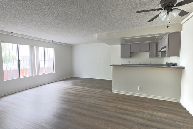 Building Photo - 2928 Leeward Ave