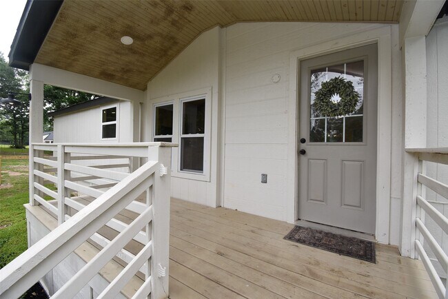 Building Photo - 26257 Red Oak Ln