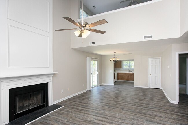 Building Photo - **Pending Application** Delightful 2 bed h...