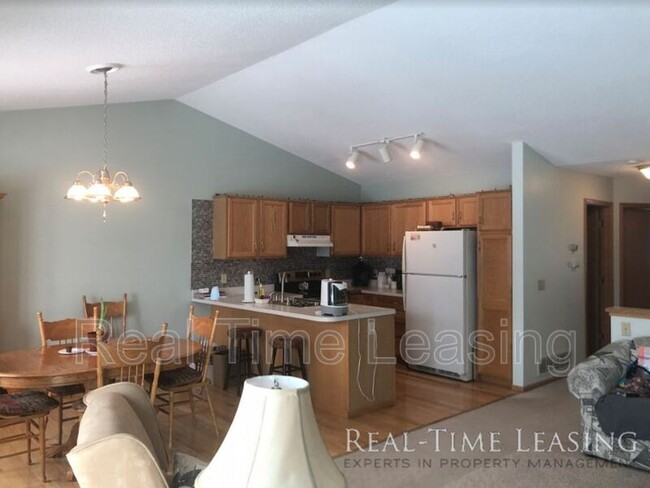 Foto del edificio - 9243 E Point Douglas Ln S