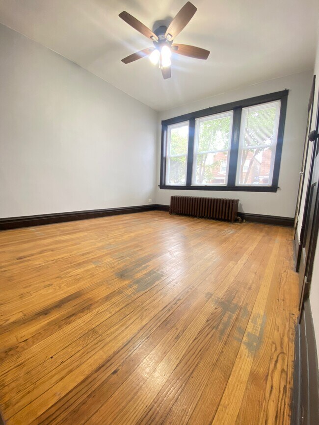 Building Photo - 3115 W 39th Plz