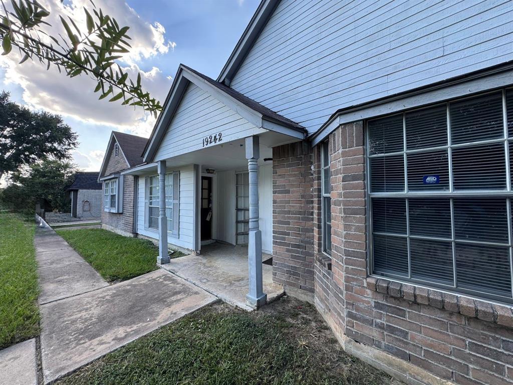Foto principal - 19242 Woodglen Dr
