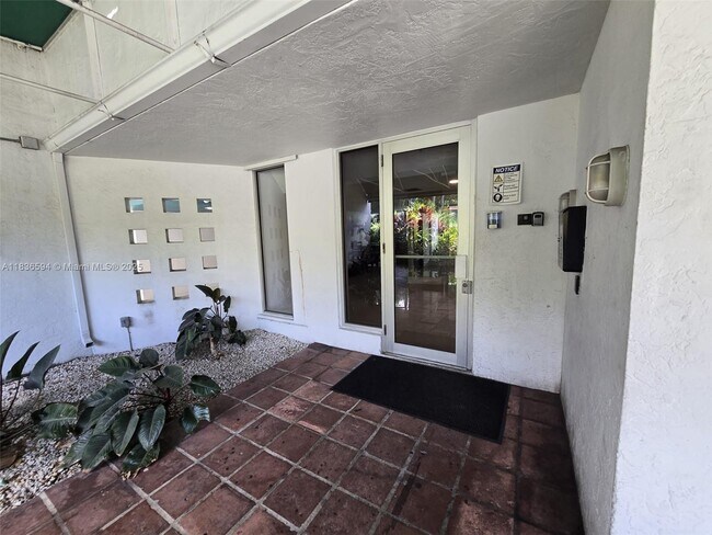 Foto del edificio - 1700 NW N River Dr