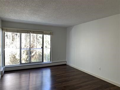 Photo du bâtiment - 318-830 East 7th Avenue