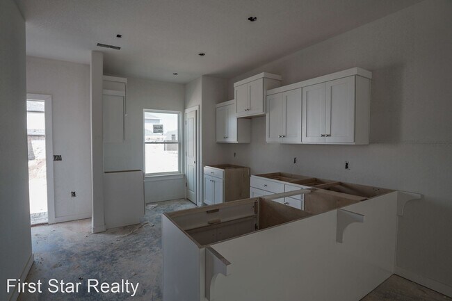 Building Photo - 2 br, 2.5 bath House - 668 N. Littleleaf -...