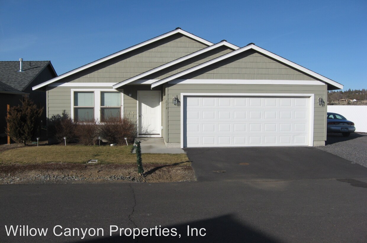 Foto principal - 3 br, 2 bath House - 674 SE Sugar Pine Way