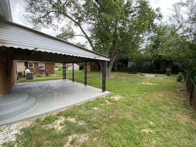 Building Photo - 304 Stratford Ave