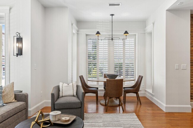 Foto del edificio - 1641 R St NW