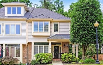 Building Photo - 111 E Colonial Dr