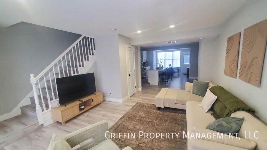 Foto principal - 821 20th St NE