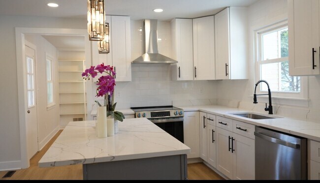 Foto del edificio - 5114 Montgomery Rd