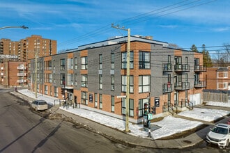 Building Photo - 7070 Chem. de la Côte St Luc