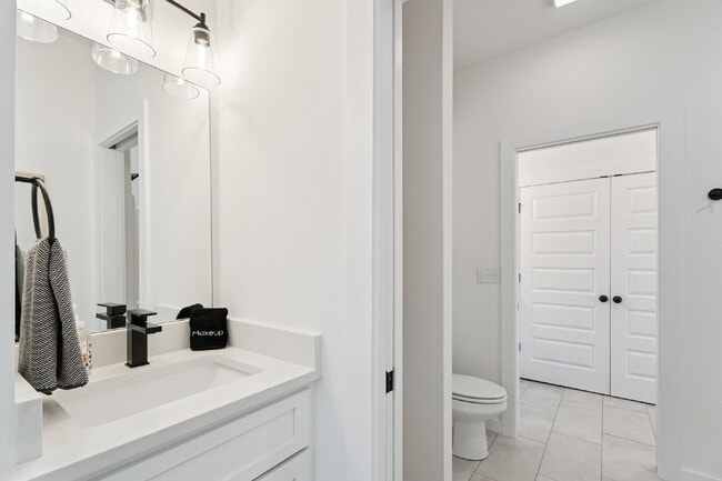 Building Photo - Fully Furnished Home in Broken Arrow