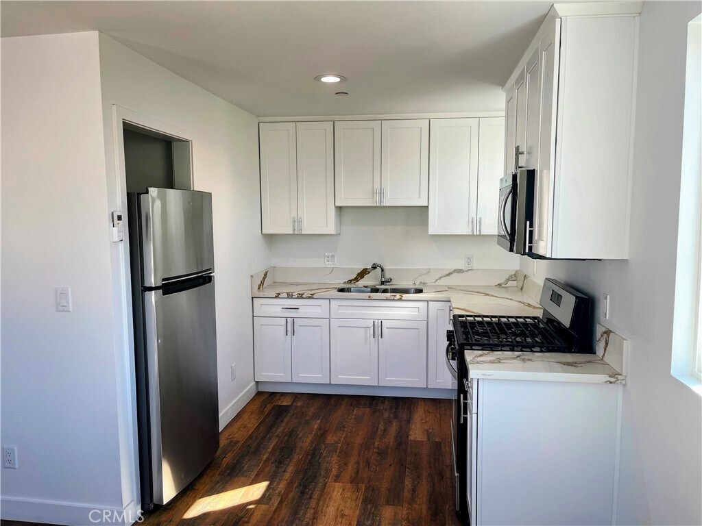 Primary Photo - 1809 1/2 S Gramercy Pl-1809