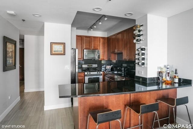 Building Photo - 1250 S Michigan Ave