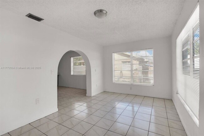 Building Photo - 6731 SW 15th St
