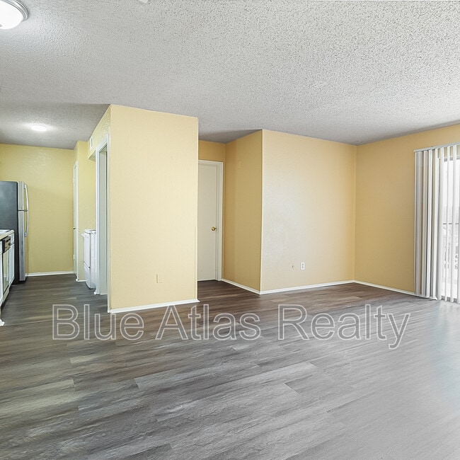 Building Photo - 8030 Cambridge Cir