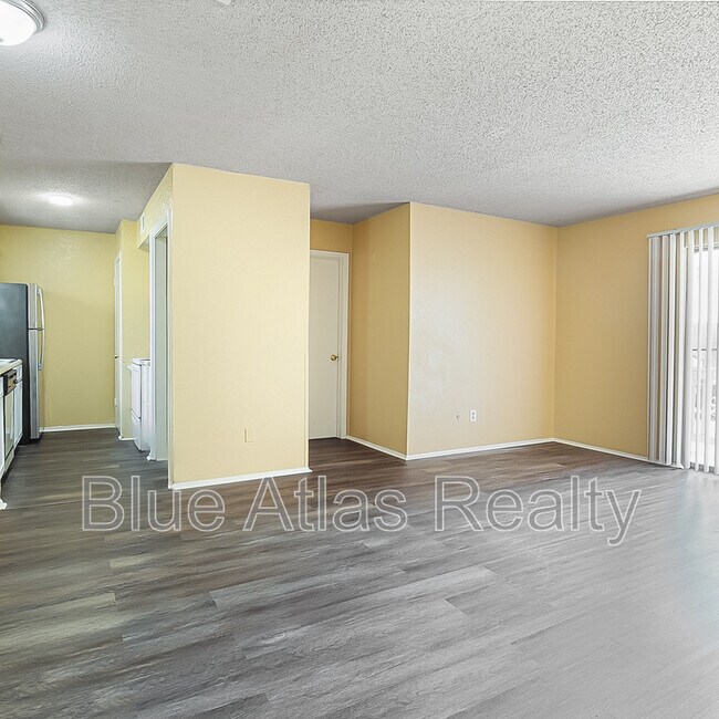 Foto del edificio - 8030 Cambridge Cir