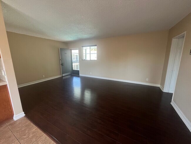 Foto del edificio - 6050 Whitsett Ave
