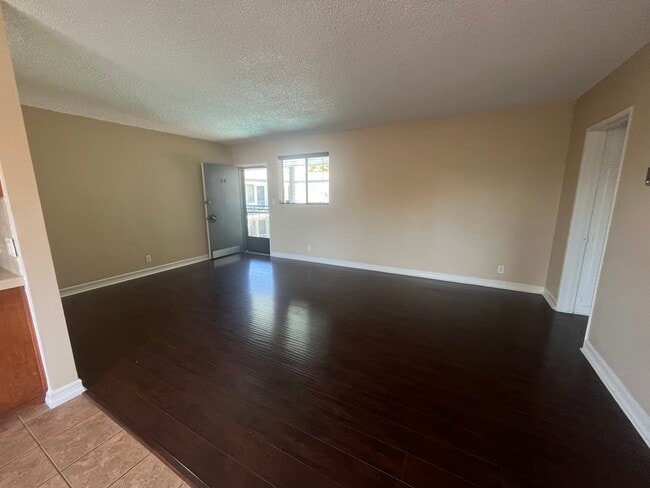 Building Photo - 6050 Whitsett Ave