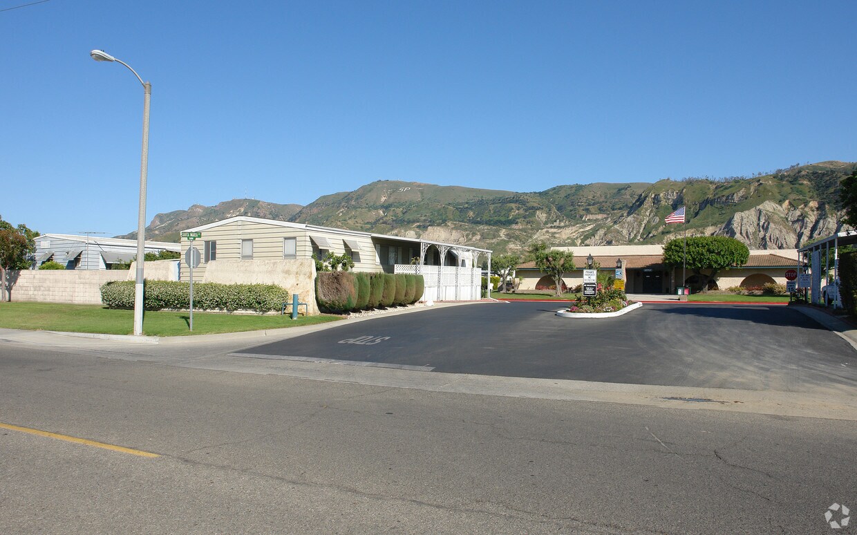 Foto del edificio - 500 W Santa Maria St