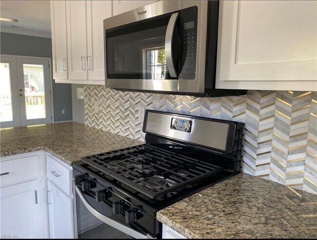 Kitchen - 124 S Curry St