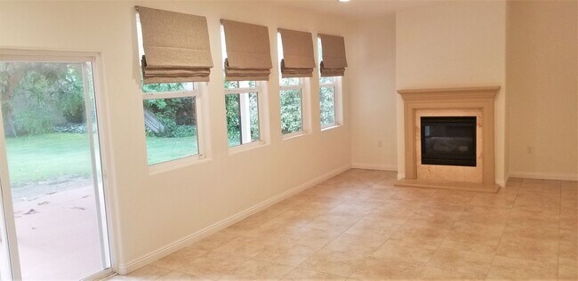 Foto del edificio - Amazing 2-Story 4 Bdr 3 Bath Family Home i...