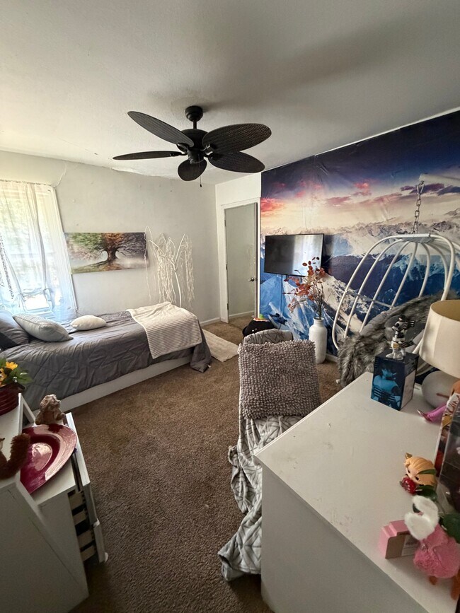 Foto del edificio - 536 Green Leaf Ln