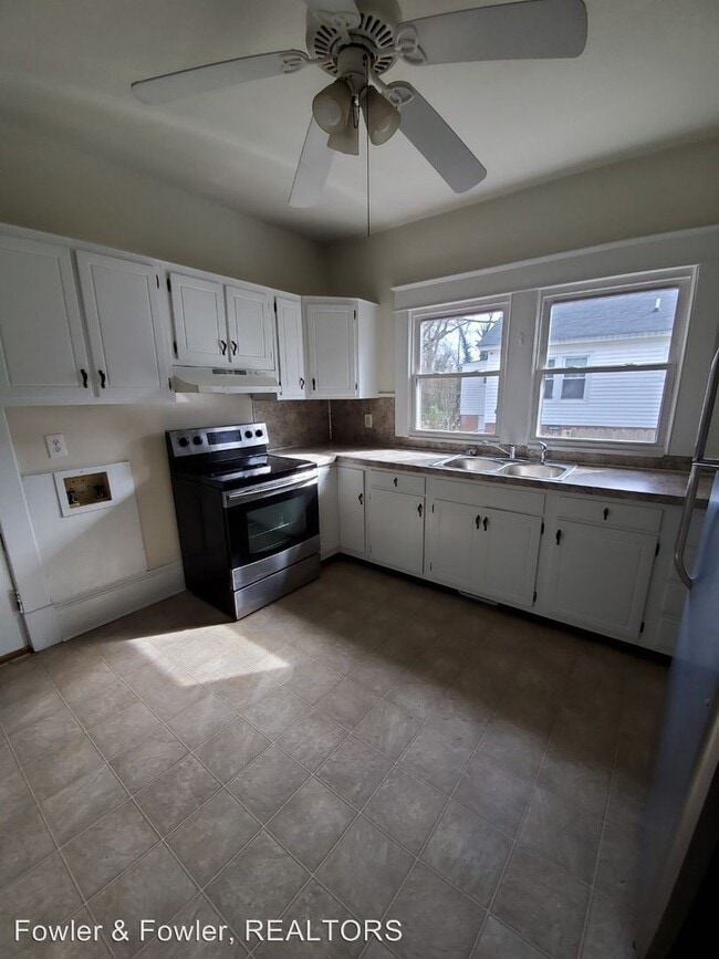 Building Photo - 3 br, 1.5 bath House - 306 W. State St