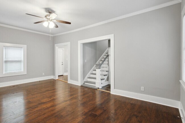 Foto del edificio - Large 4BR/2BA Downtown House Walking Dista...