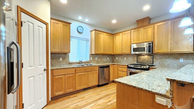 Foto del edificio - Home in Everett 3 Beds 2.5 bath  Pet Frien...